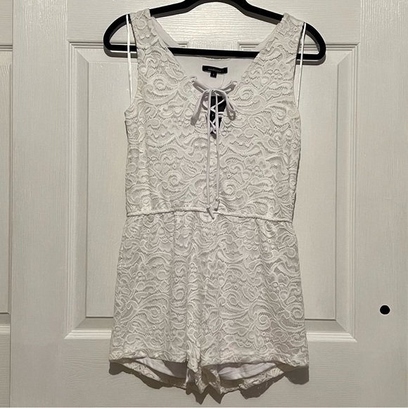 Forever 21 Pants - 💗 *NEW* Forever 21 - Womans Lace Romper